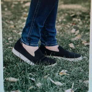 Harmony 783 Grounding Slip-On black and white bamboo knit unisex sneakers.